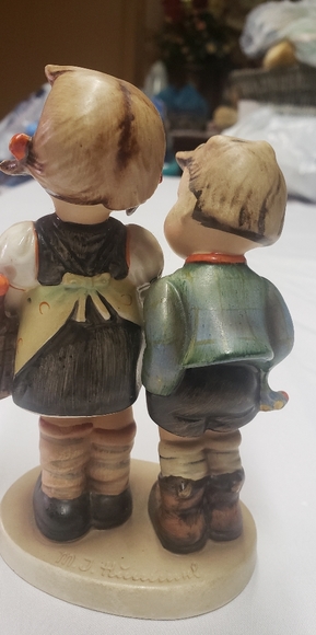 Hummel Figurine - Picture 2 of 4